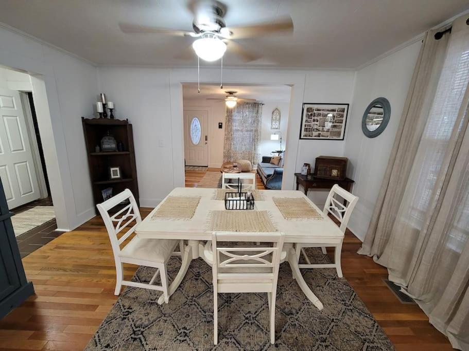 Apple Hill Bungalow, Family And Pet Friendly! บริสตอล ภายนอก รูปภาพ