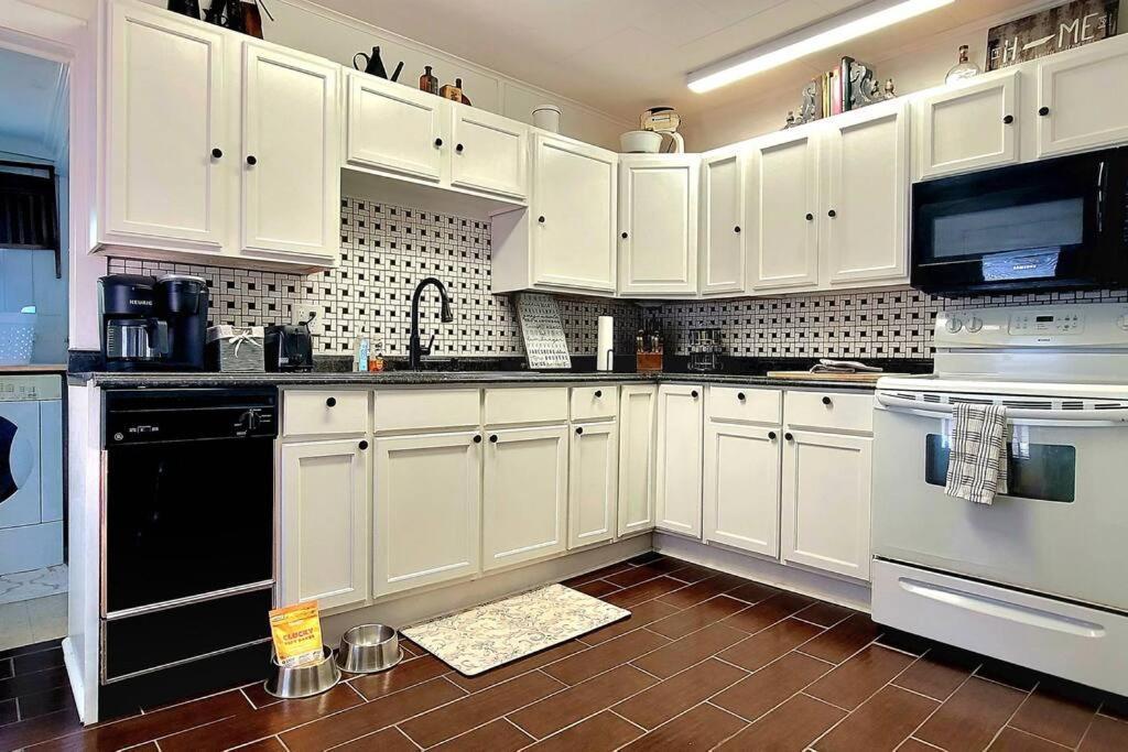 Apple Hill Bungalow, Family And Pet Friendly! บริสตอล ภายนอก รูปภาพ